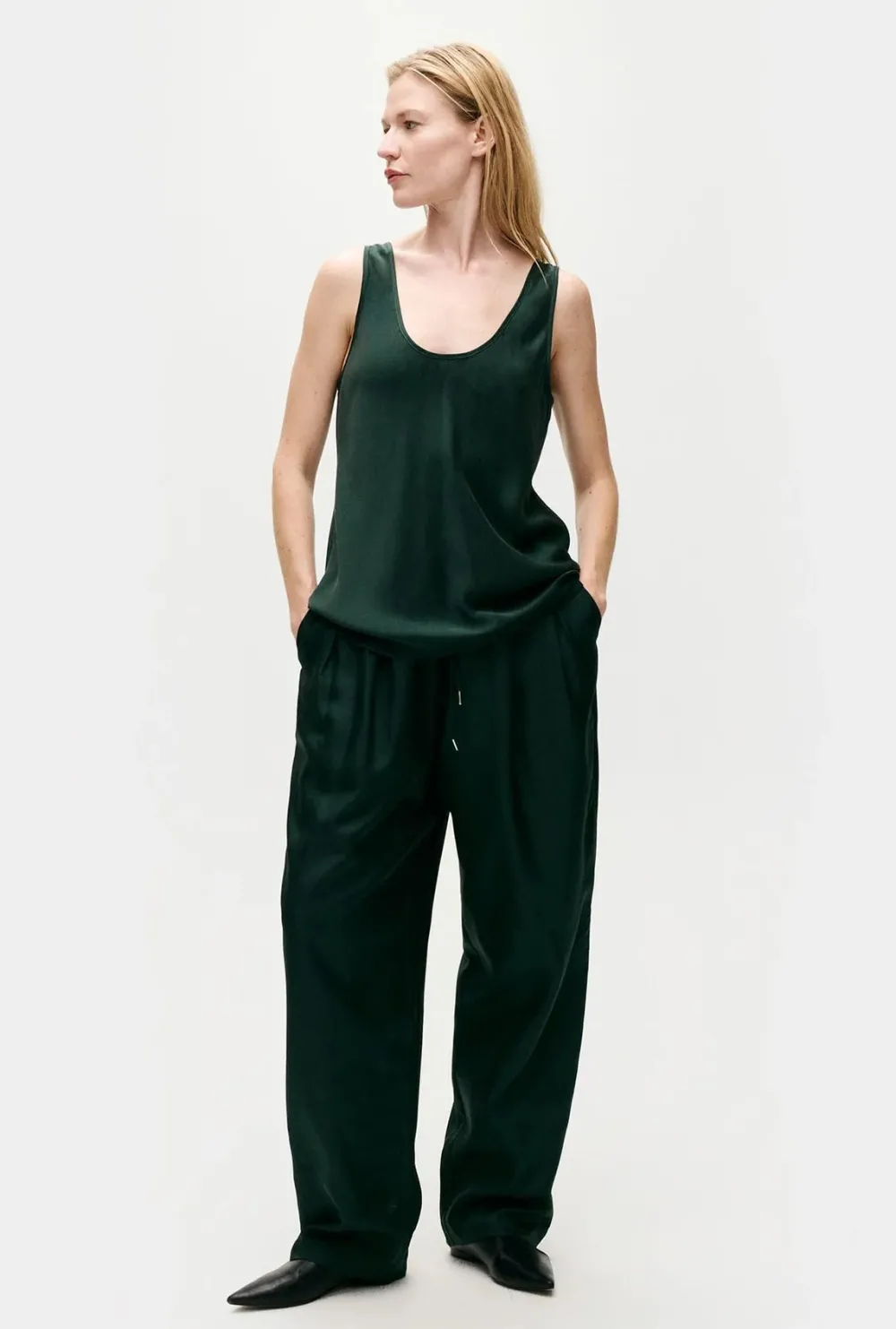 Without Sleeves*silk laundry - Scoop Neck Tank SCARAB