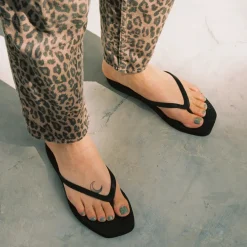 Sandals*Sleepers - Tapered Flip-flops BLACK